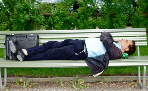 Cat poti trai fara somn sau fara mancare?