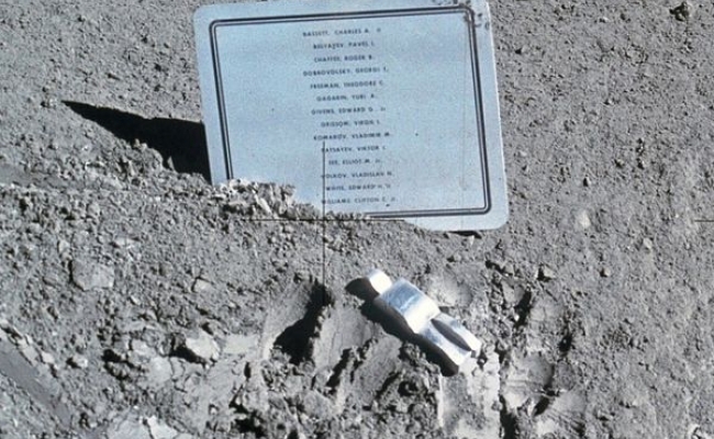 Comemorarea astronautilor cazuti pe Luna