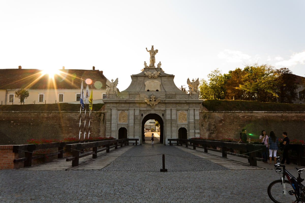 Poarta a III-a a Cetății Alba Carolina, vedere exterioară fotografiată în 2011