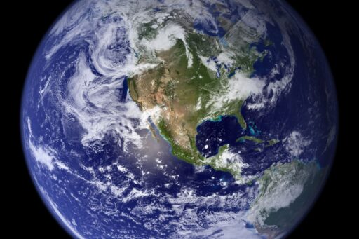 Groenlanda pare mai mare decât America de Sud. Iluzia creată de unele hărți