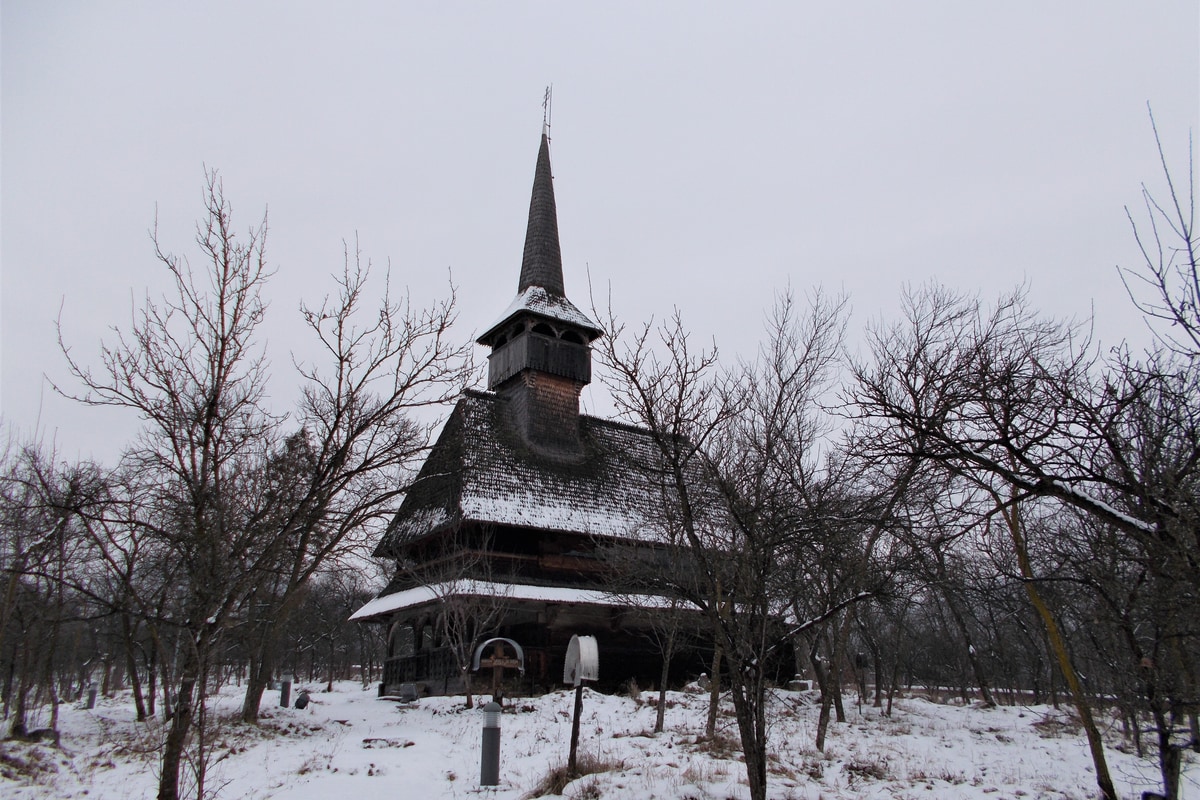 Biserica istorică de lemn din Bârsana, monument UNESCO, fotografiată în 2018